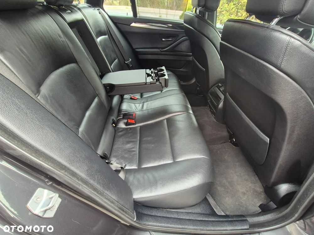 BMW Seria 5 520i - 30