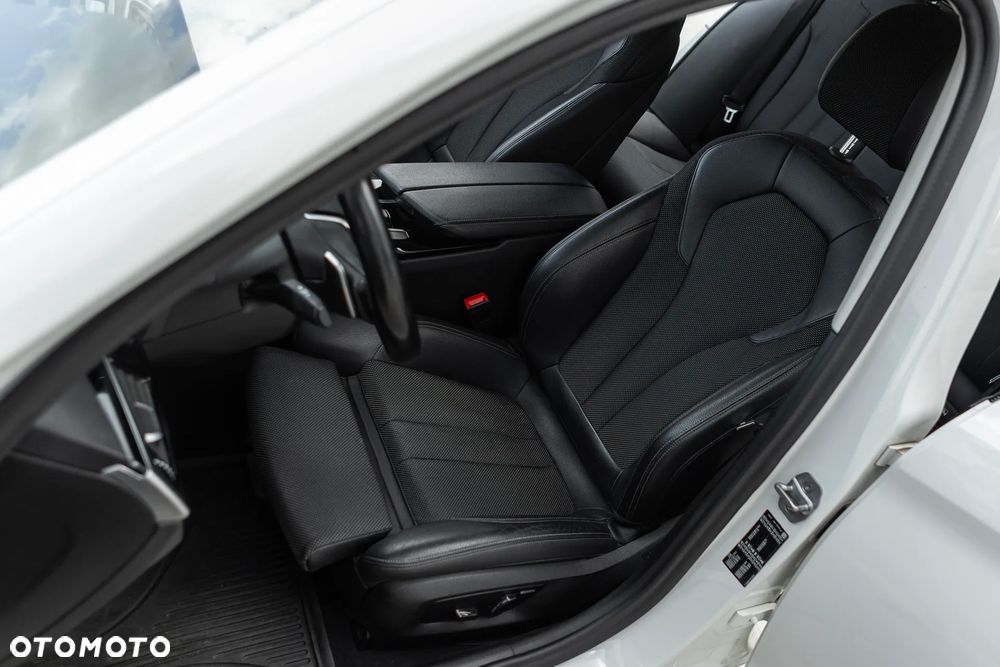 BMW Seria 5 518d Sport Line sport - 29
