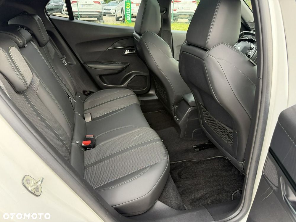 Peugeot 2008 PureTech 130 EAT8 GT - 29