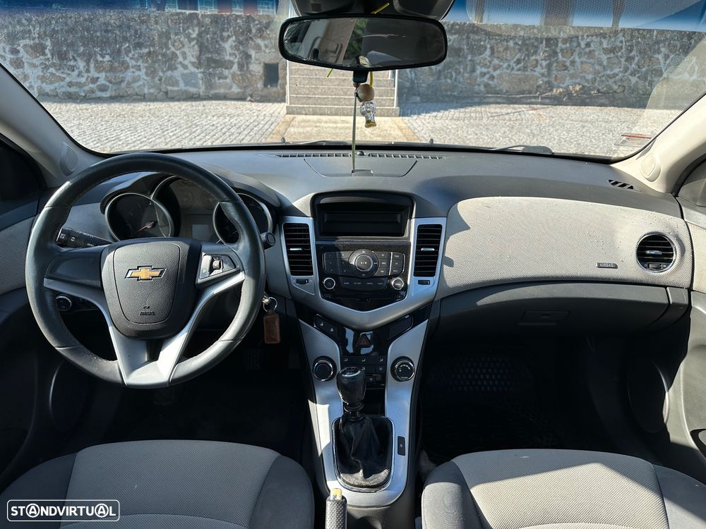 Chevrolet Cruze 1.6 LS - 26