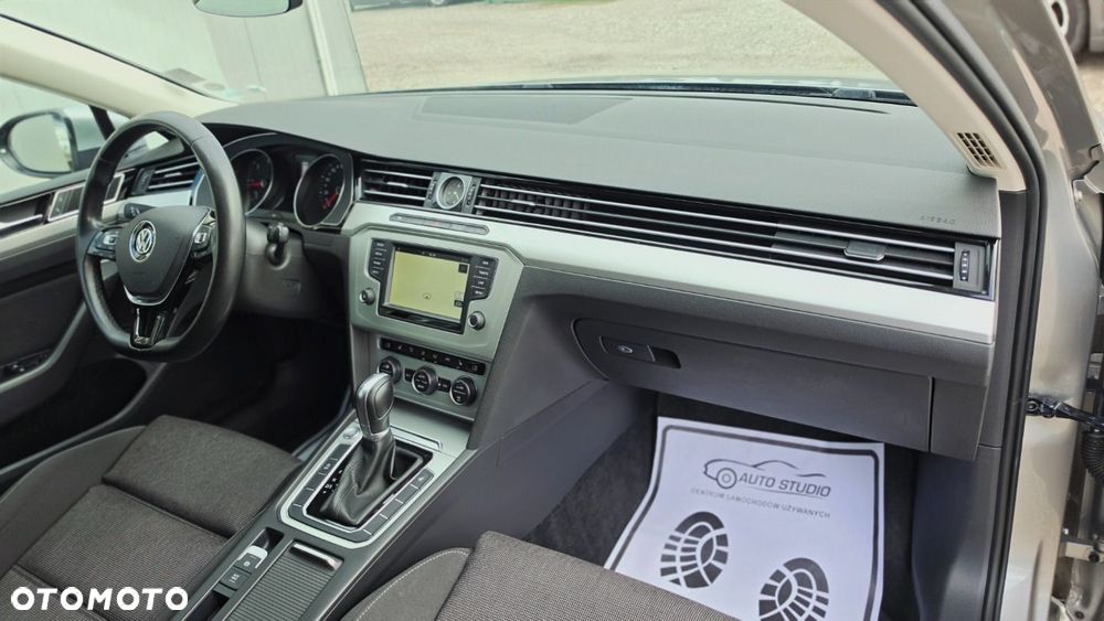 Volkswagen Passat 2.0 TDI SCR DSG Comfortline - 12