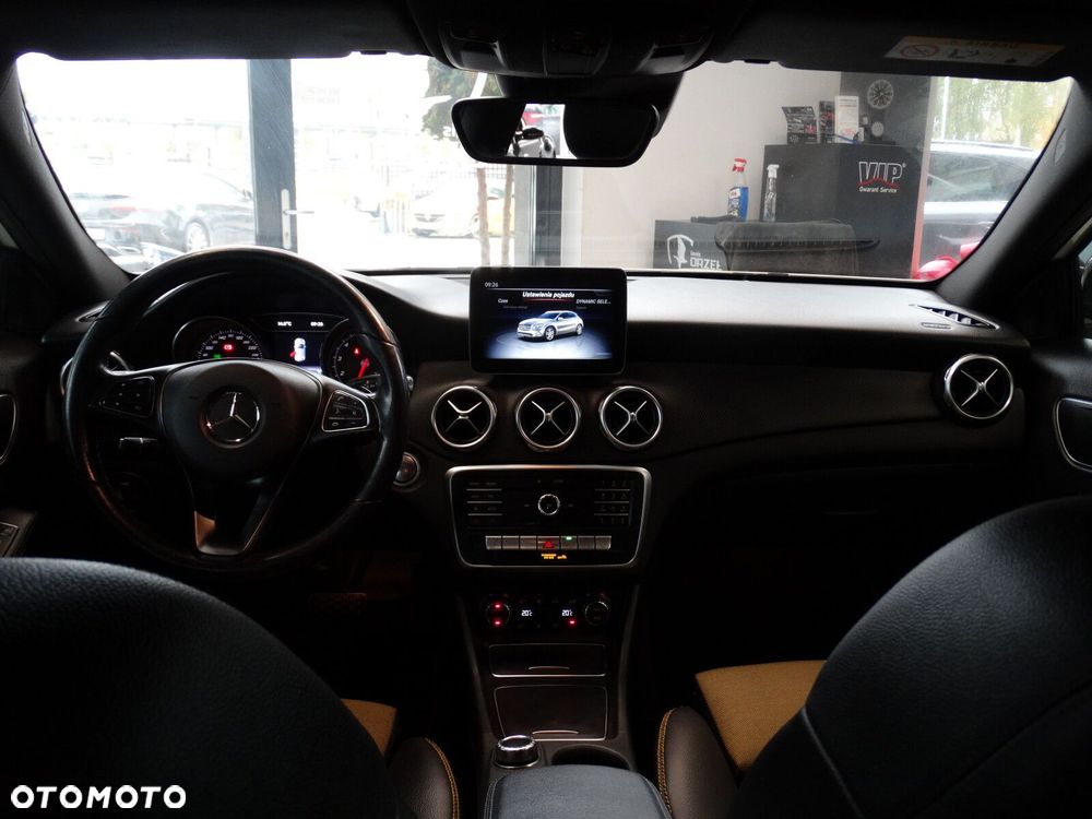 Mercedes-Benz GLA - 27