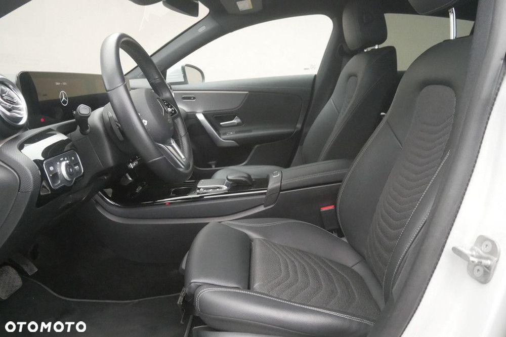 Mercedes-Benz CLA - 12