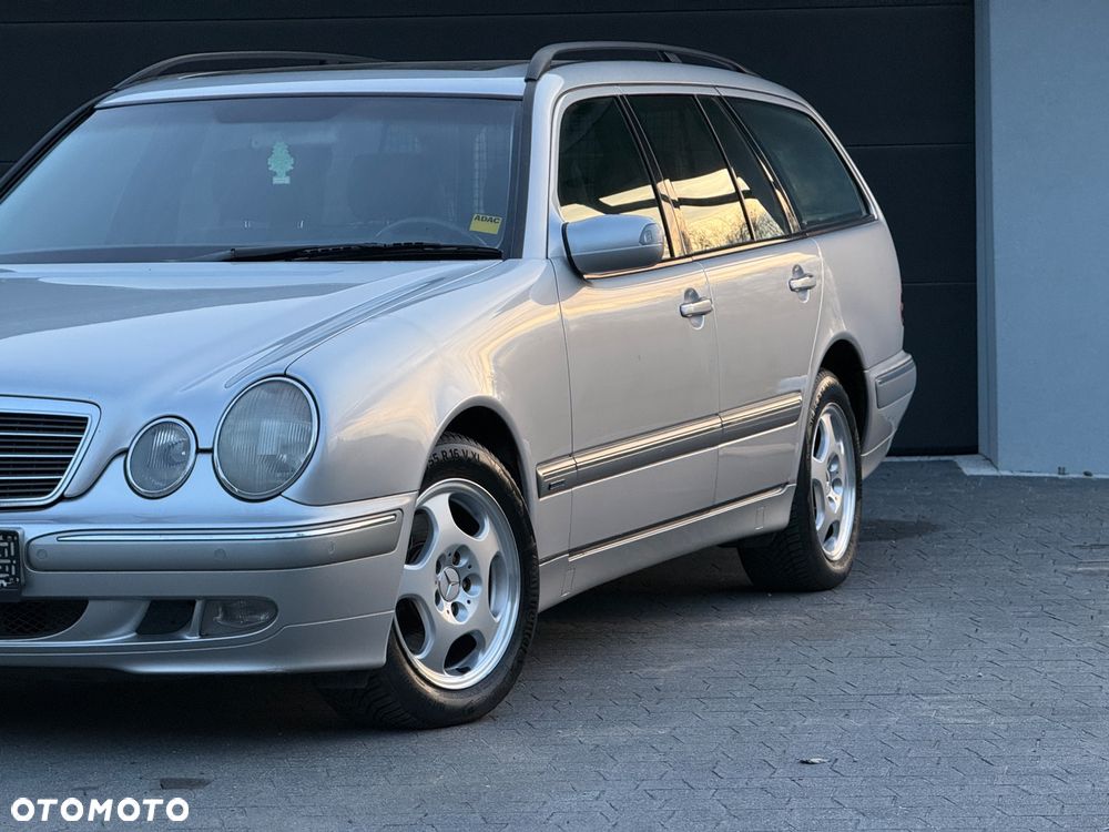 Mercedes-Benz Klasa E 320 T Avantgarde - 16