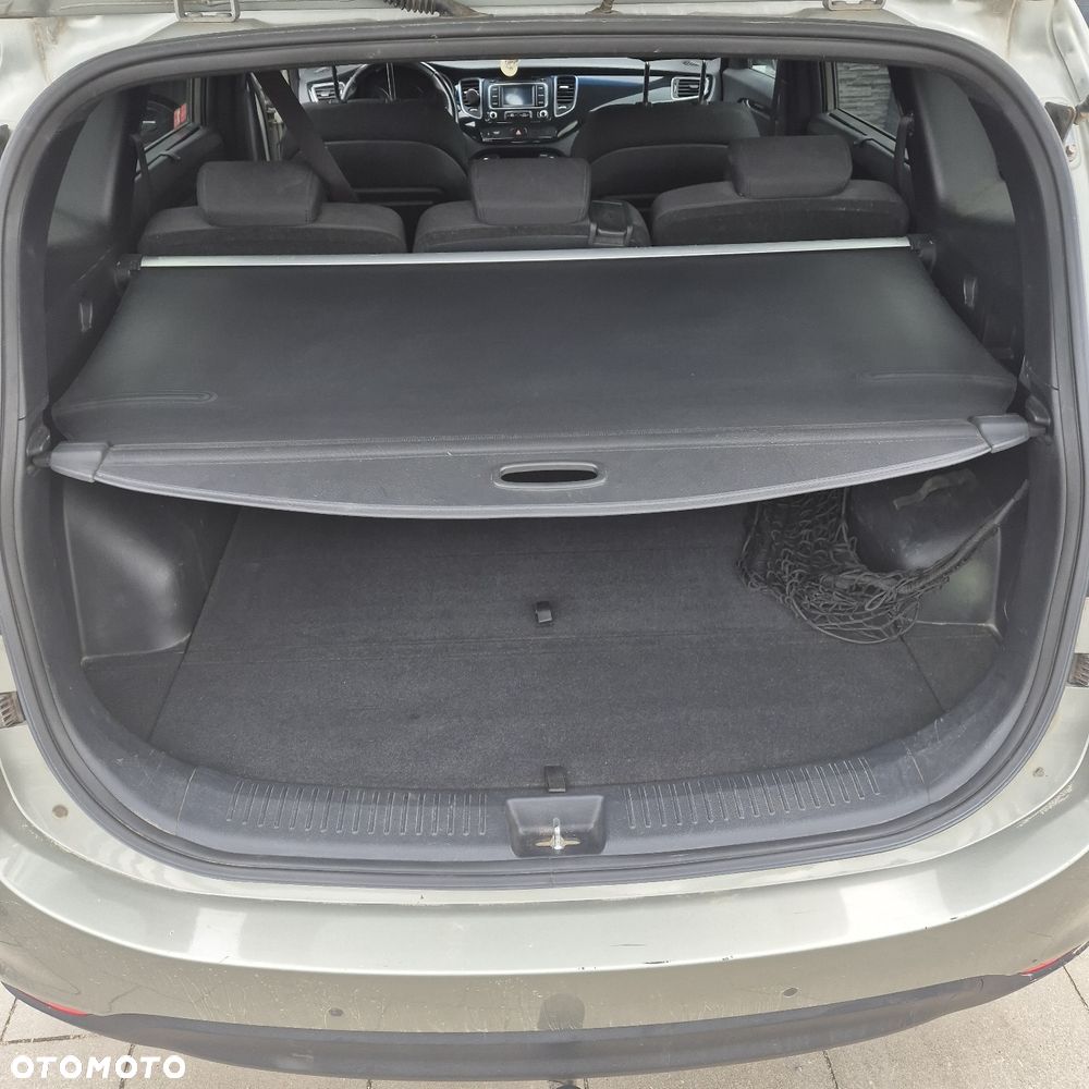 Kia Carens - 5