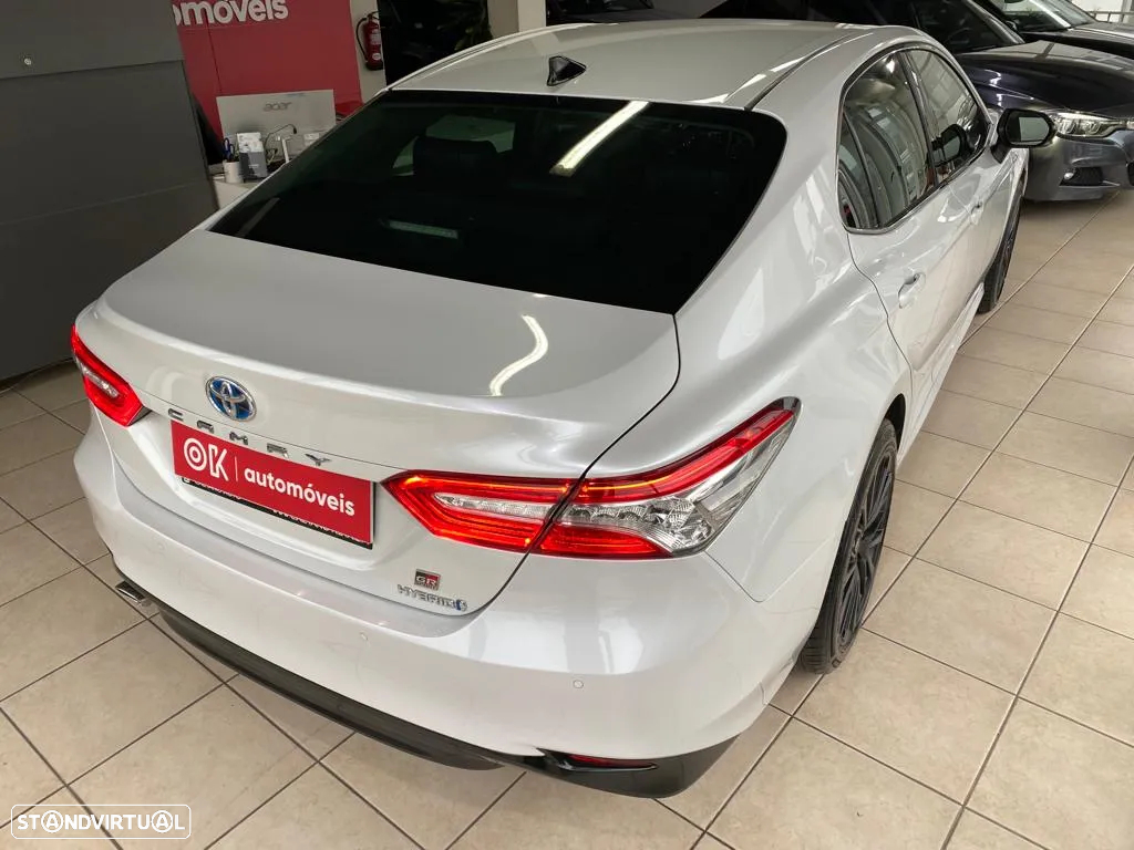 Toyota Camry 2.5 Hybrid Luxury - 2
