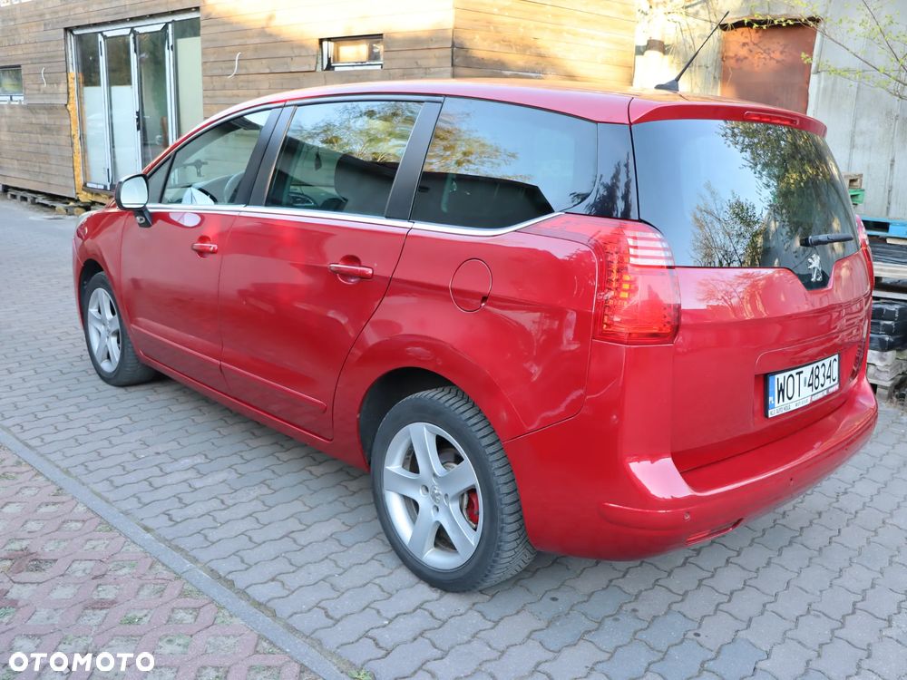 Peugeot 5008 1.6 THP Family - 3