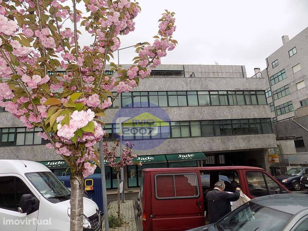 Loja com 1053m2 no centro de São João da Madeira - Grande imagem: 3/60