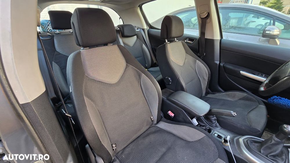 Peugeot 308 1.6HDi Confort Pack - 6