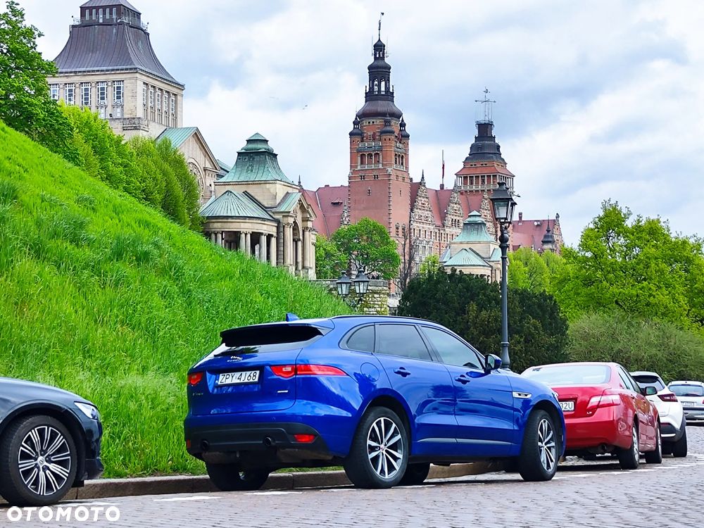 Jaguar F-Pace 2.0 i4D AWD R-Sport - 27