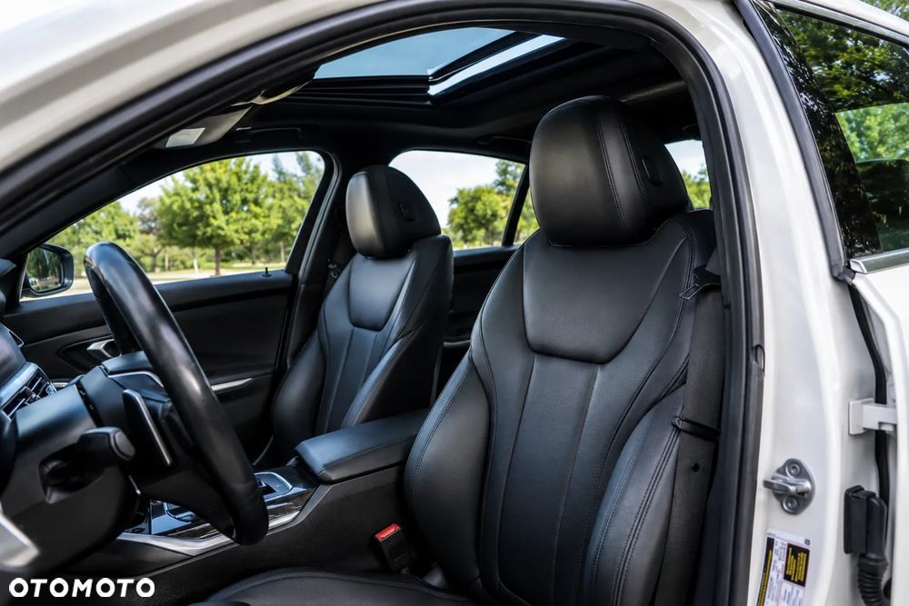 BMW Seria 3 330i xDrive - 13