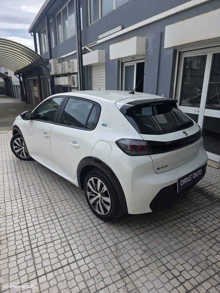 Peugeot e-208 - 17