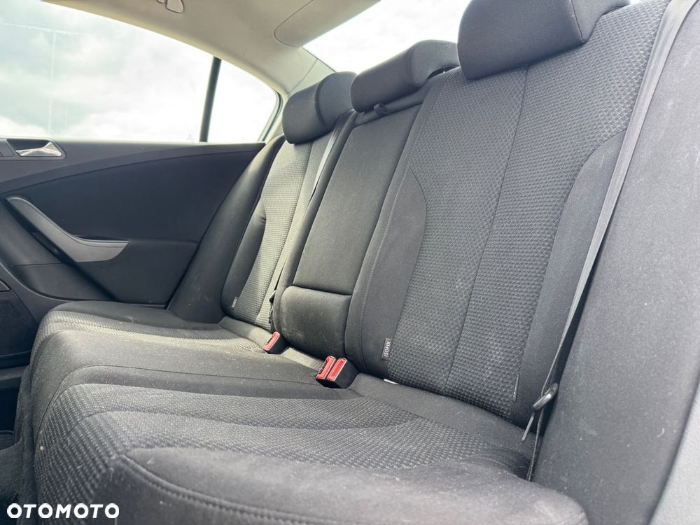 Volkswagen Passat - 18