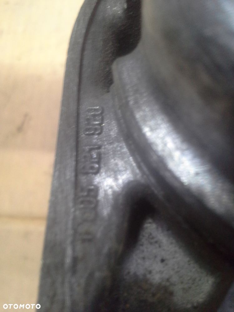 Volkswagen Bora 2.3 benzyna rozrusznik - 8