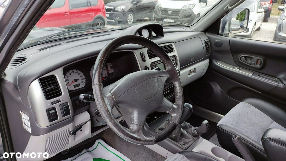 Mitsubishi Pajero - 27