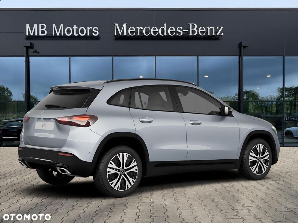 Mercedes-Benz GLA - 4