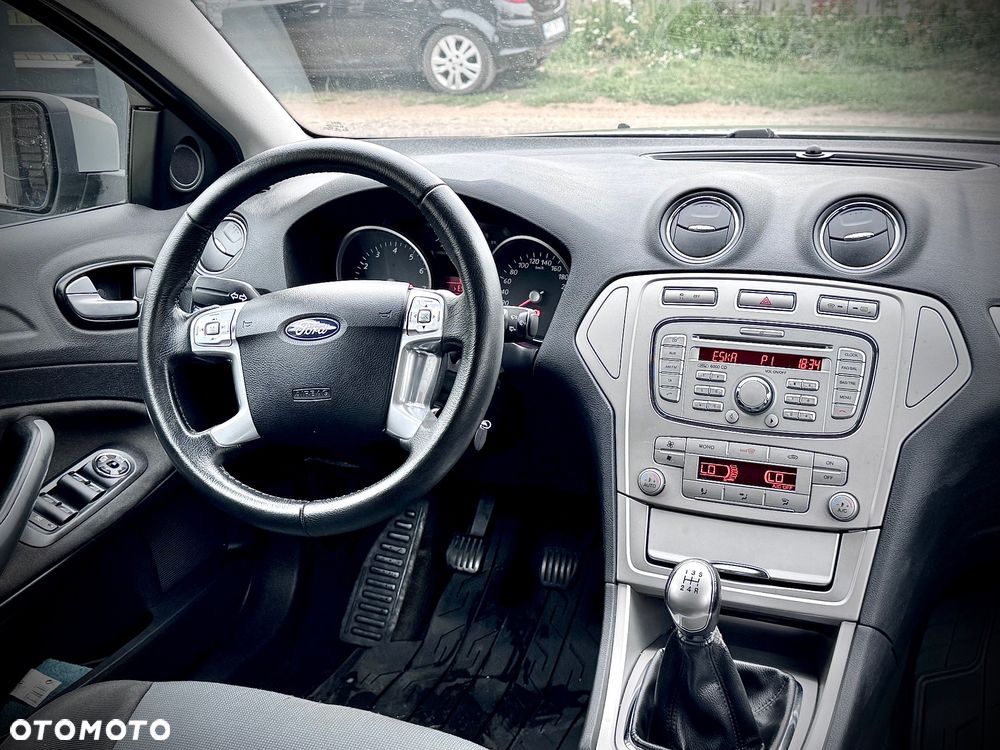 Ford Mondeo 2.0 Ghia - 14