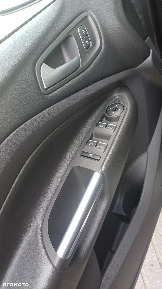 Ford Kuga 1.5 EcoBoost 2x4 Titanium - 16