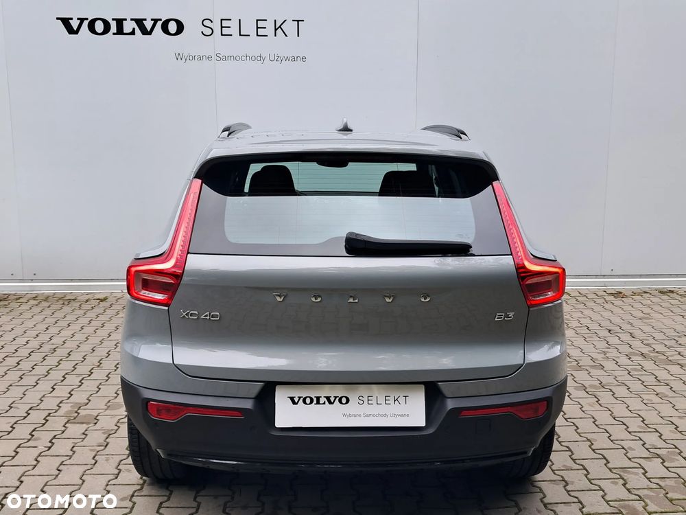 Volvo XC 40 B3 Plus Dark - 9