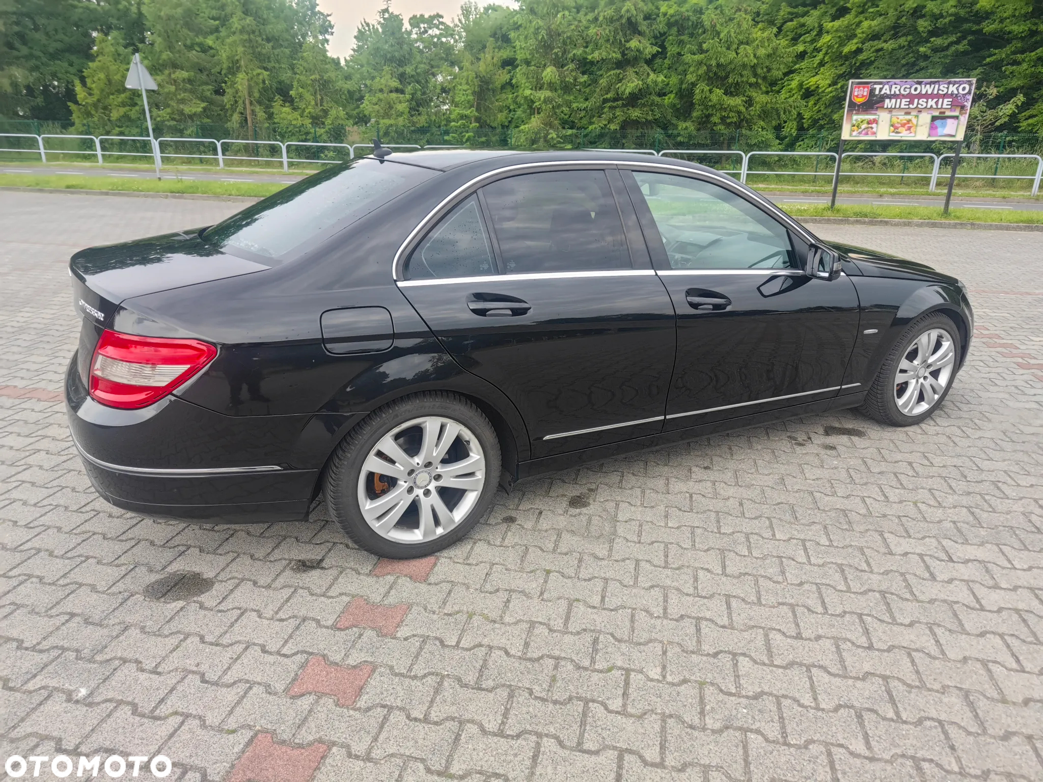 Mercedes-Benz Klasa C 180 K BlueEff Avantgarde - 3