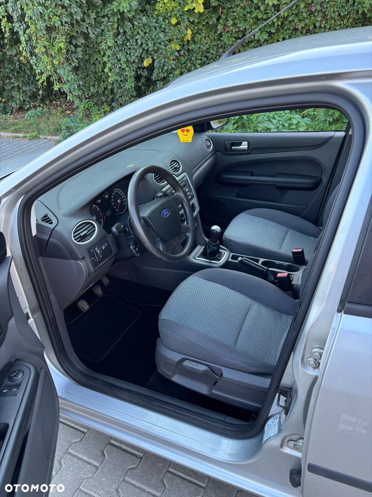 Ford Focus 1.6 16V Ambiente - 4