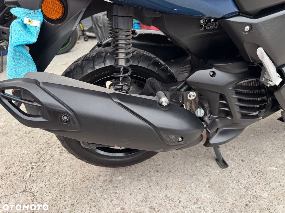 Yamaha NMAX - 16