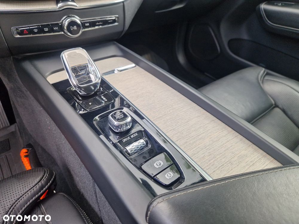 Volvo XC 60 B5 D AWD Geartronic Momentum - 22