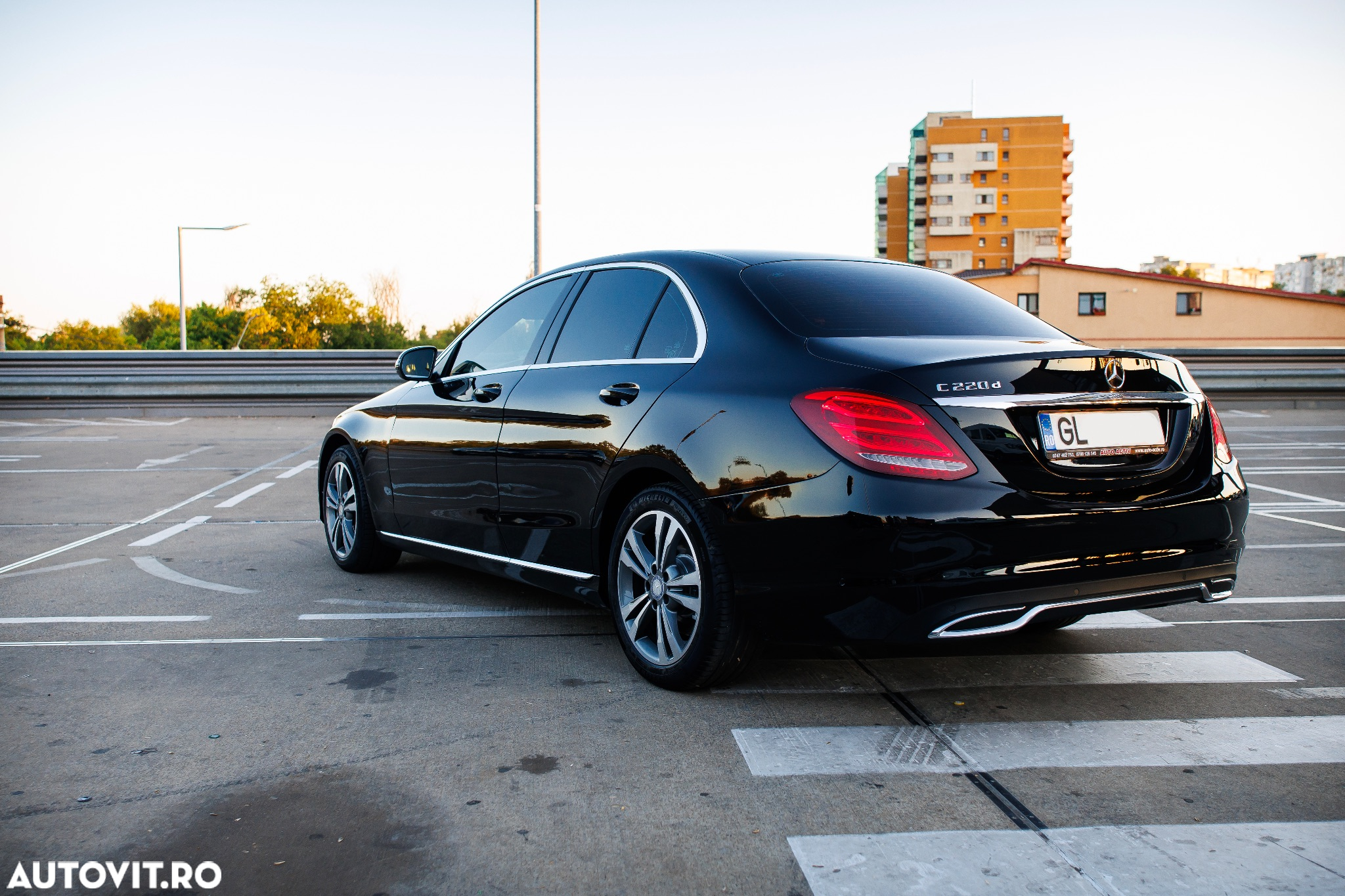 Mercedes-Benz C 220 (BlueTEC) d 7G-TRONIC Avantgarde - 4