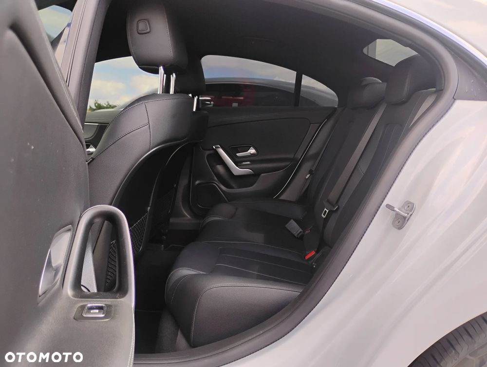 Mercedes-Benz CLA 180 Progressive 7G-DCT - 12