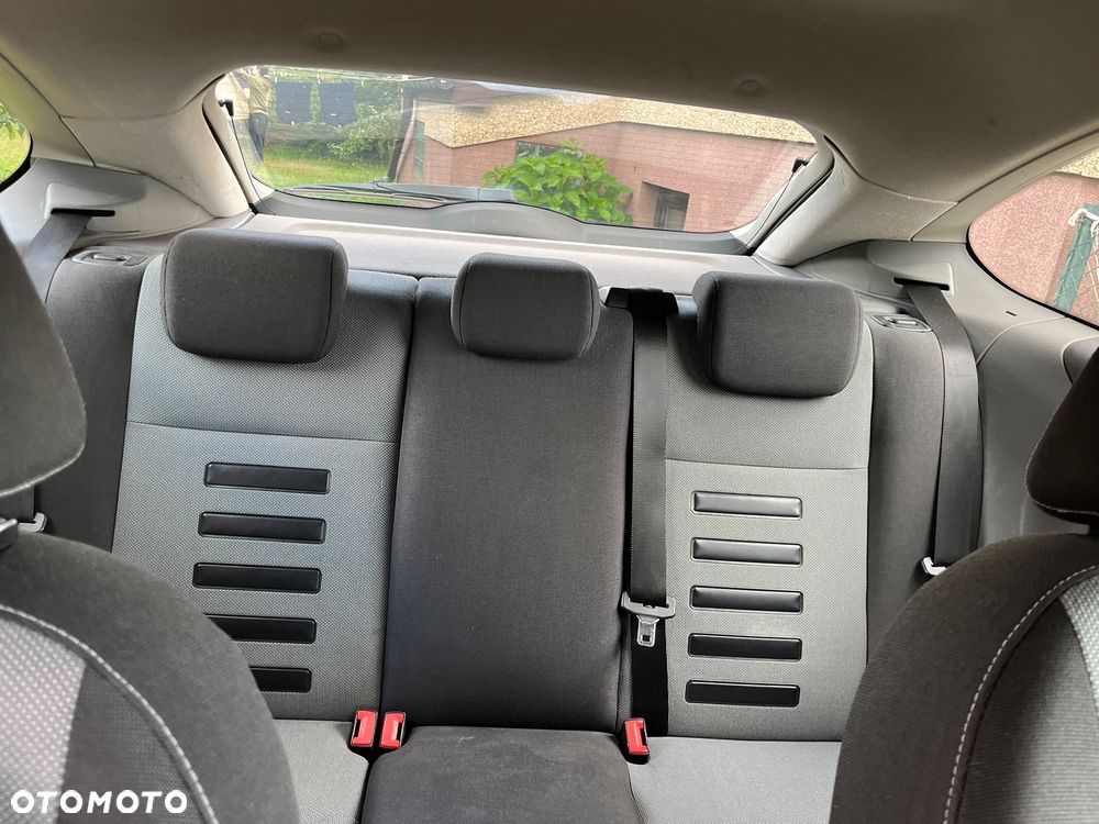 Ford Focus 1.6 16V Titanium - 24