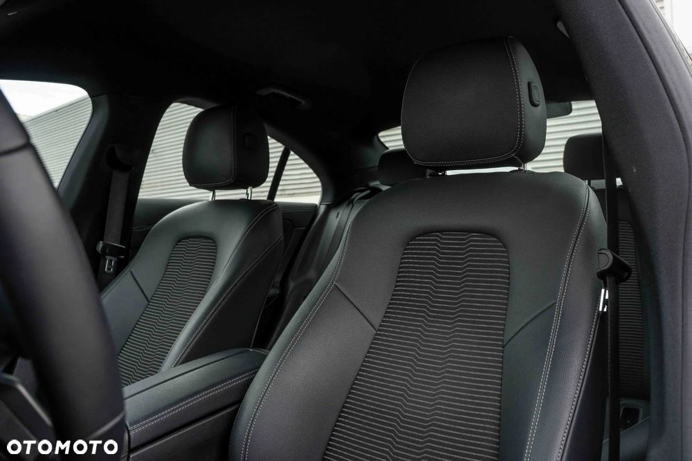 Mercedes-Benz CLA 180 Progressive 7G-DCT - 14
