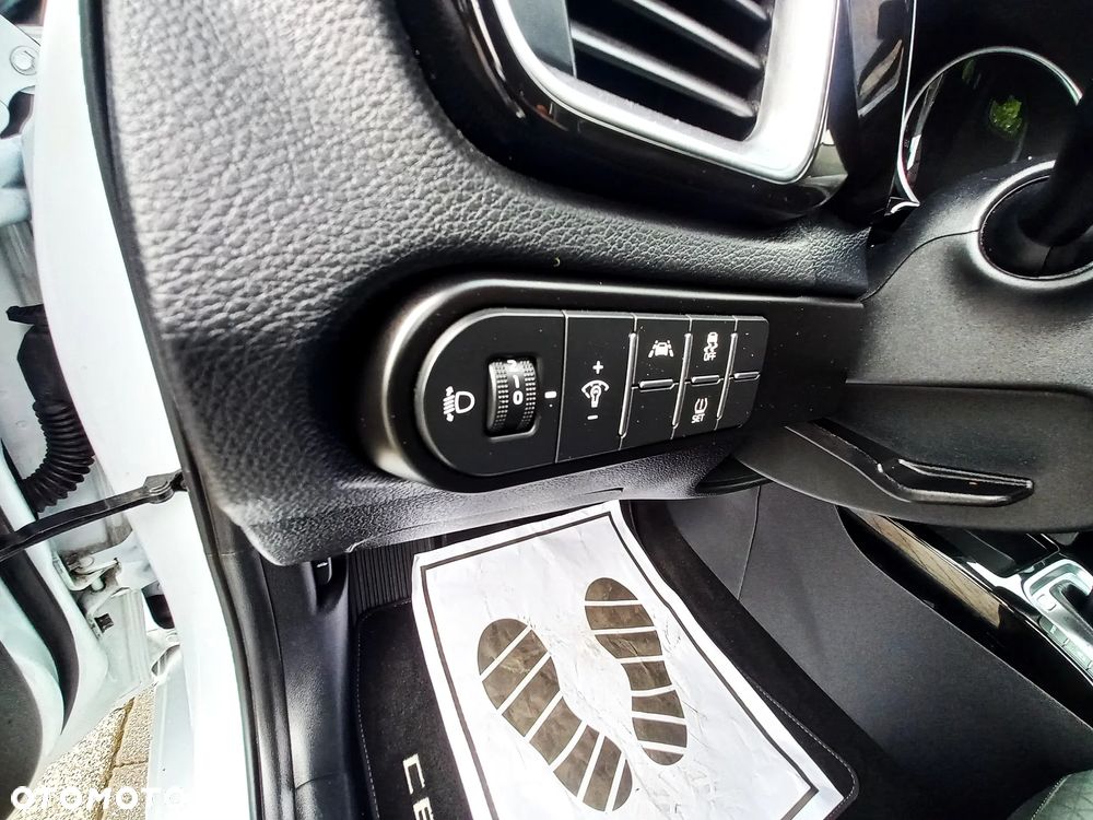 Kia Ceed 1.6 CRDi DCT Vision - 33