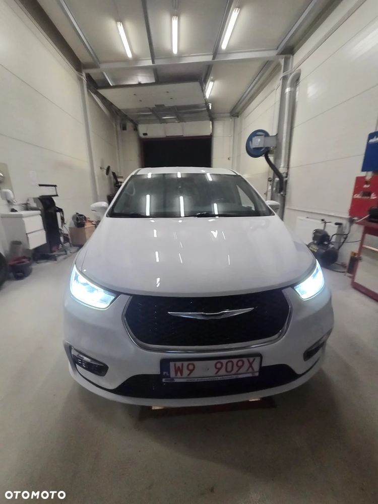 Chrysler Pacifica - 28