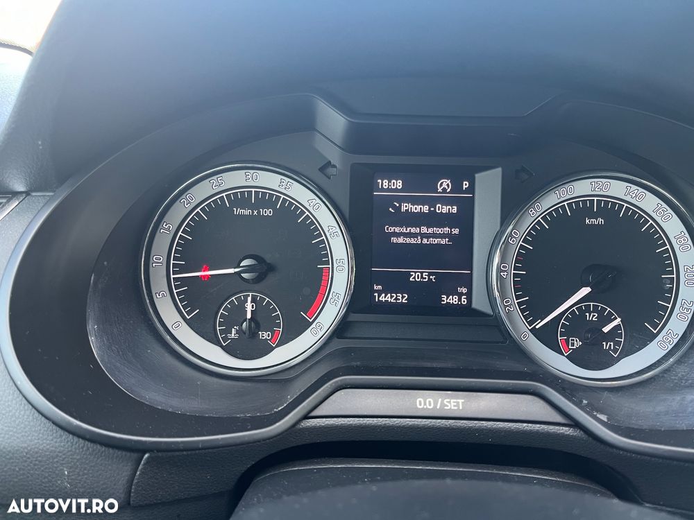 Skoda Octavia 2.0 TDI DSG Style - 3