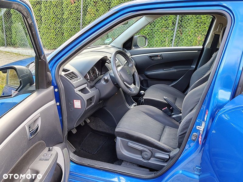 Suzuki Swift 2011 photo 5