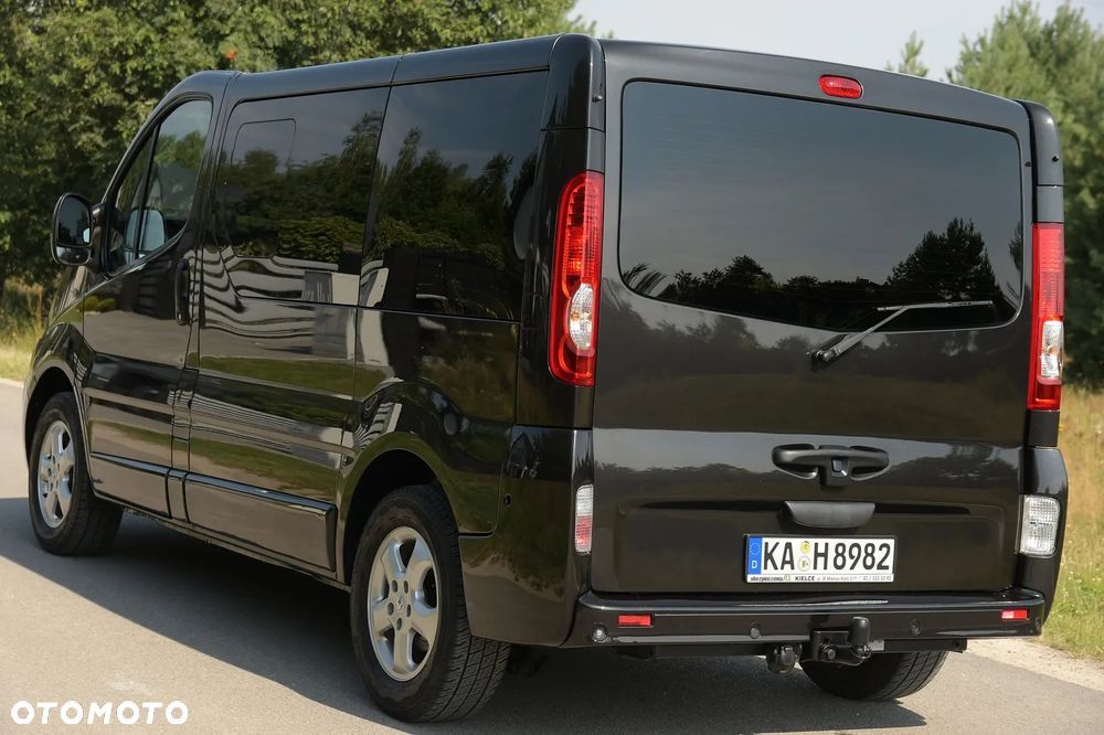 Renault Trafic Grand Passenger Black Edition - 6