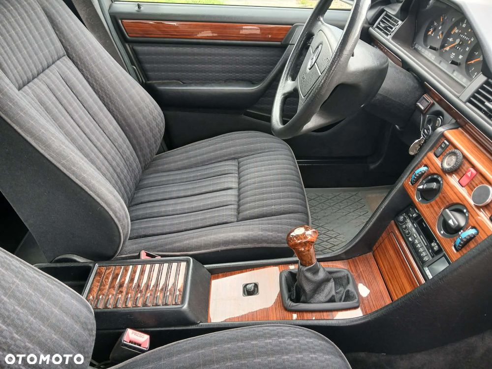 Mercedes-Benz W124 (1984-1993) - 17