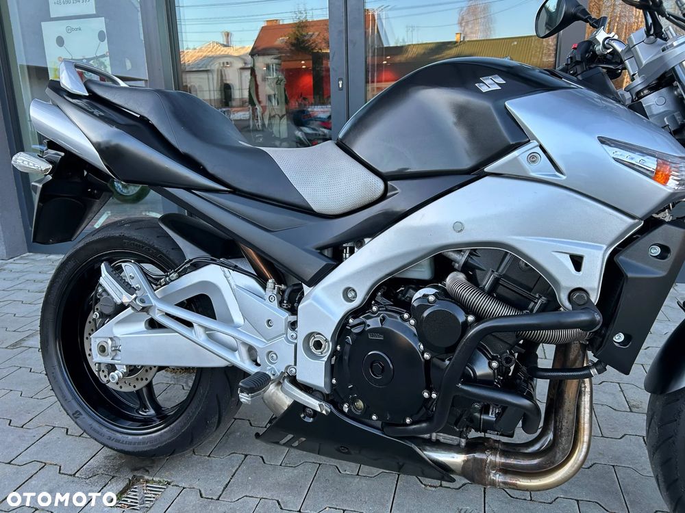 Suzuki GSR - 9