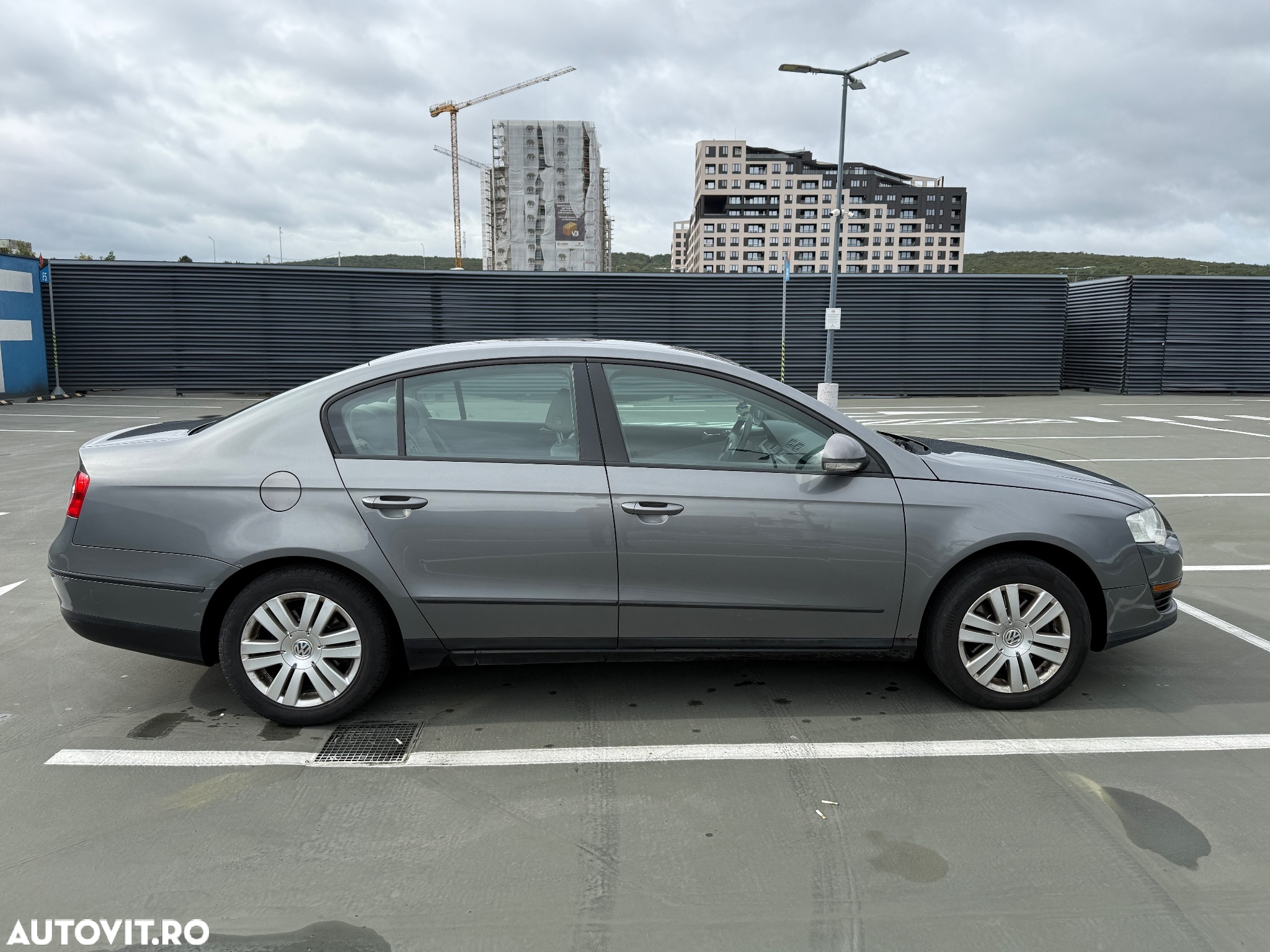 Volkswagen Passat 1.6 FSI Comfortline - 6