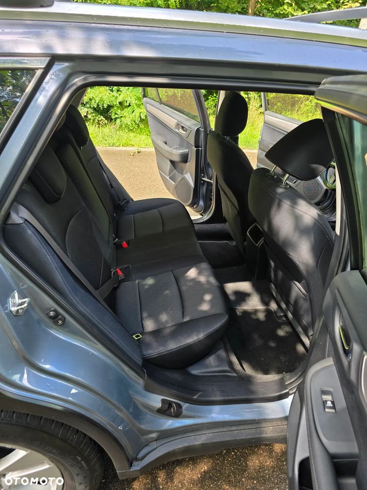 Subaru Outback 2.0D Exclusive Lineartronic - 24