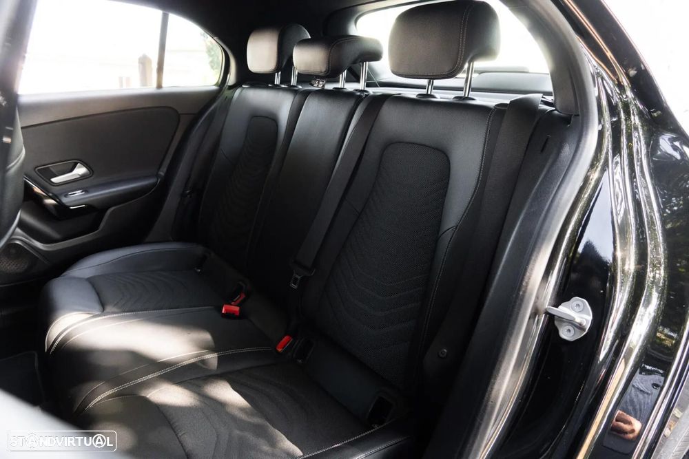 Mercedes-Benz A 180 d Style Plus Aut. - 32