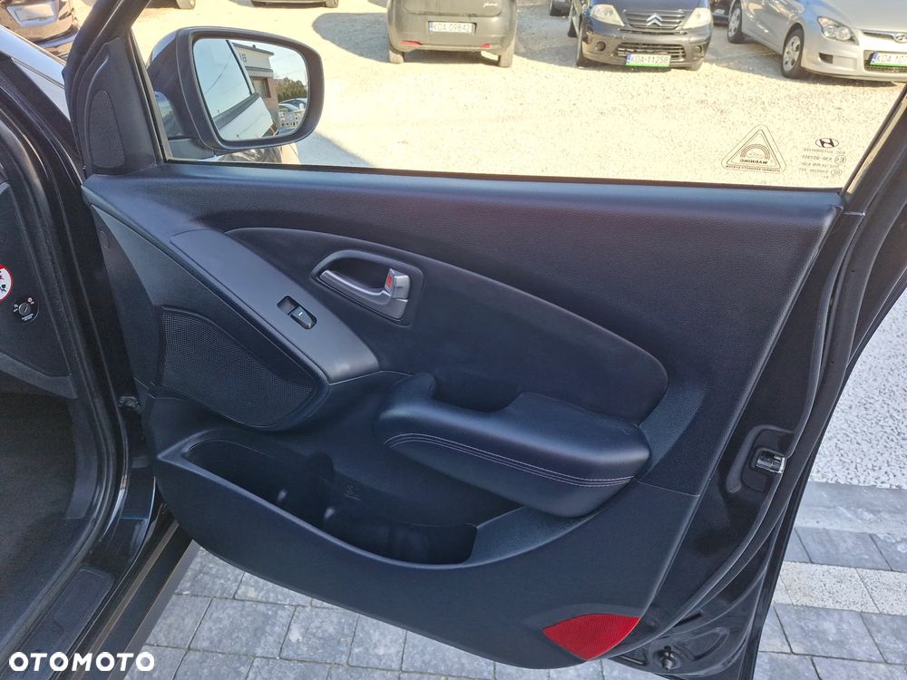 Hyundai ix35 1.7 CRDi 2WD Fifa World Cup Edition - 23