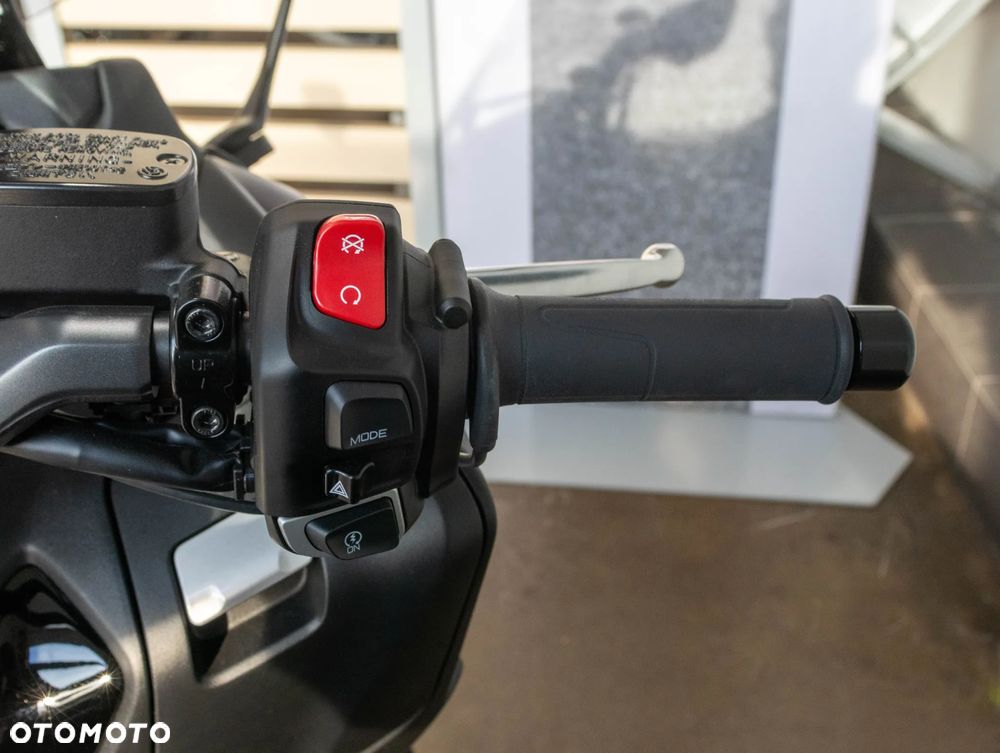 Yamaha Tmax - 8