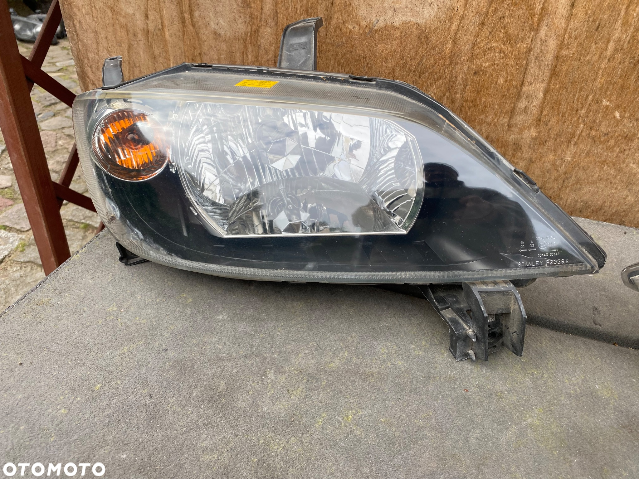 lampy mazda 2 I  komplet eu całe - 3