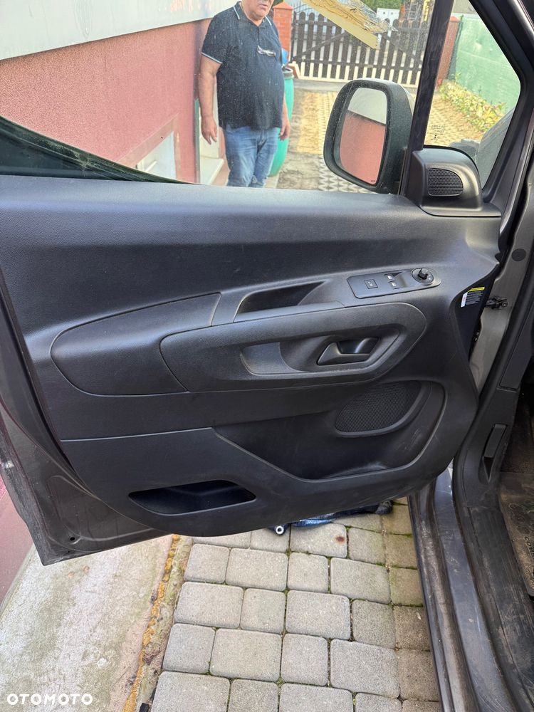 Opel Combo 1.5 CDTI Essentia S&S - 9