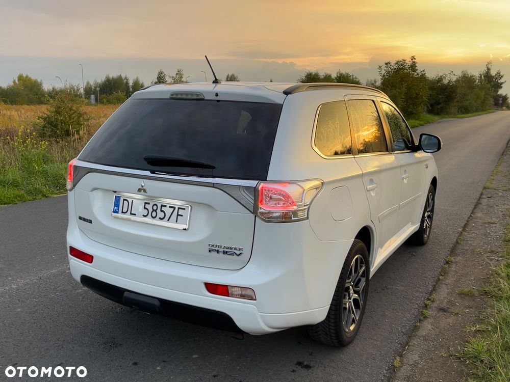 Mitsubishi Outlander PHEV Instyle NAVI - 2