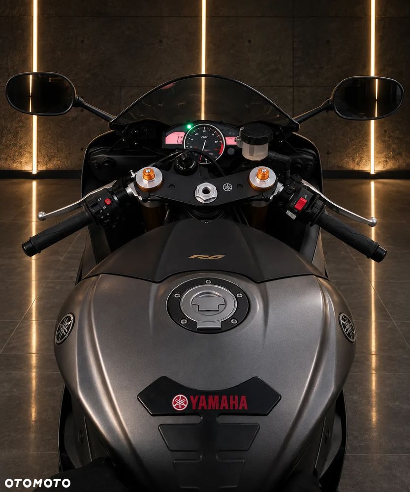 Yamaha R6 - 10