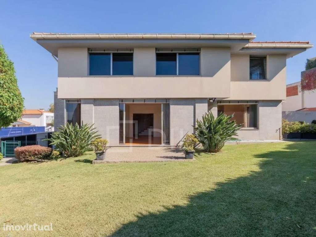 Moradia T4 com jardim e terraço em Aldoar - Grande imagem: 4/51