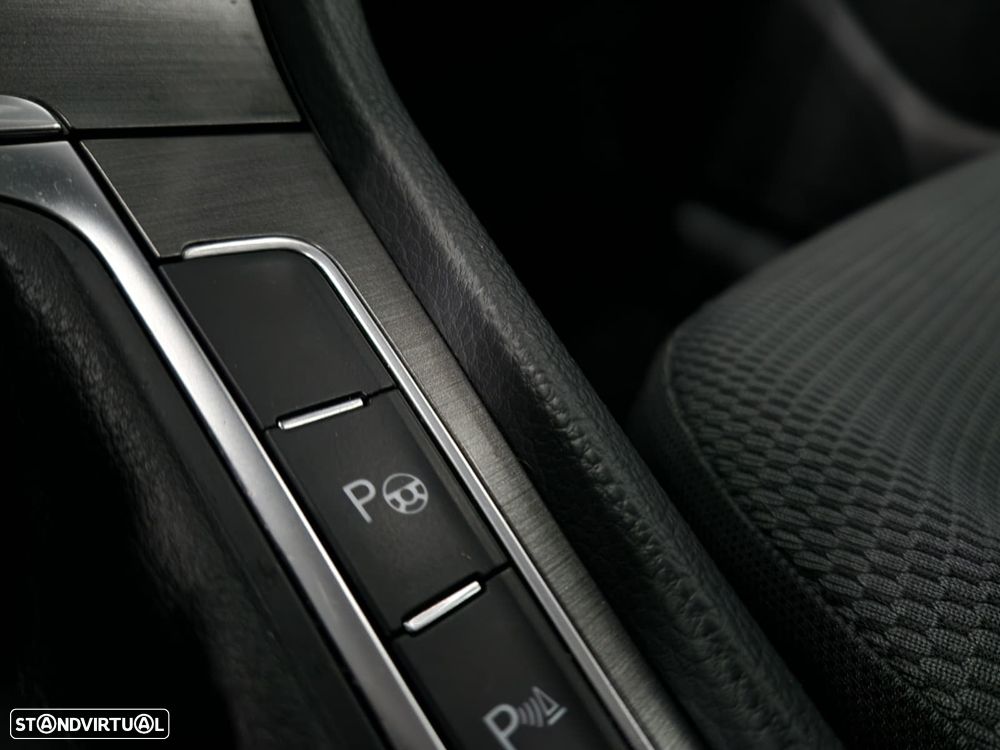 VW Golf 1.6 TDi Confortline DSG - 13