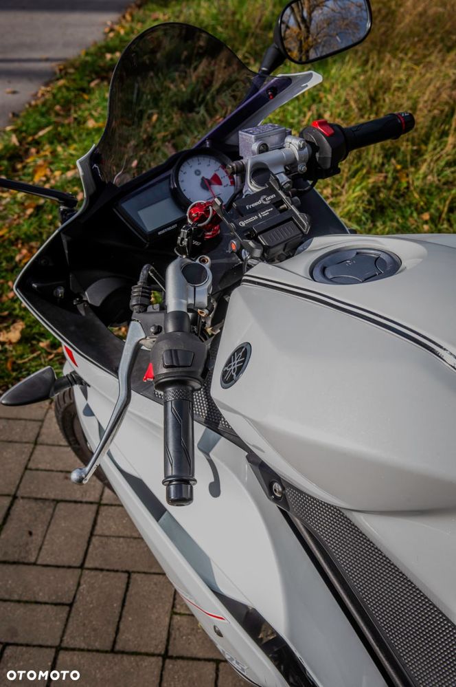 Yamaha YZF - 4